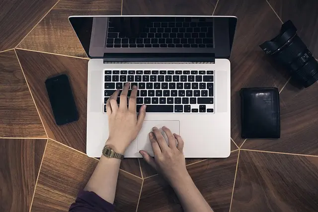 Comment Améliorer la Latence de Votre Connexion Rapide